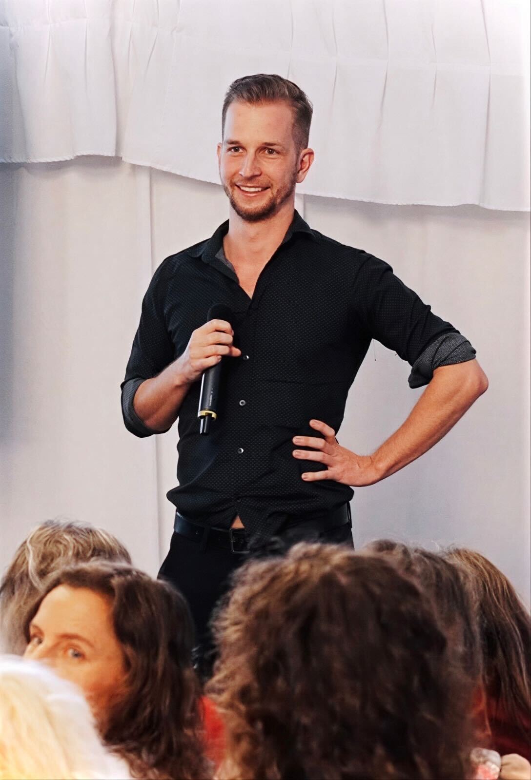 David Riha speaking on stage about AI digital twins for coaches and experts